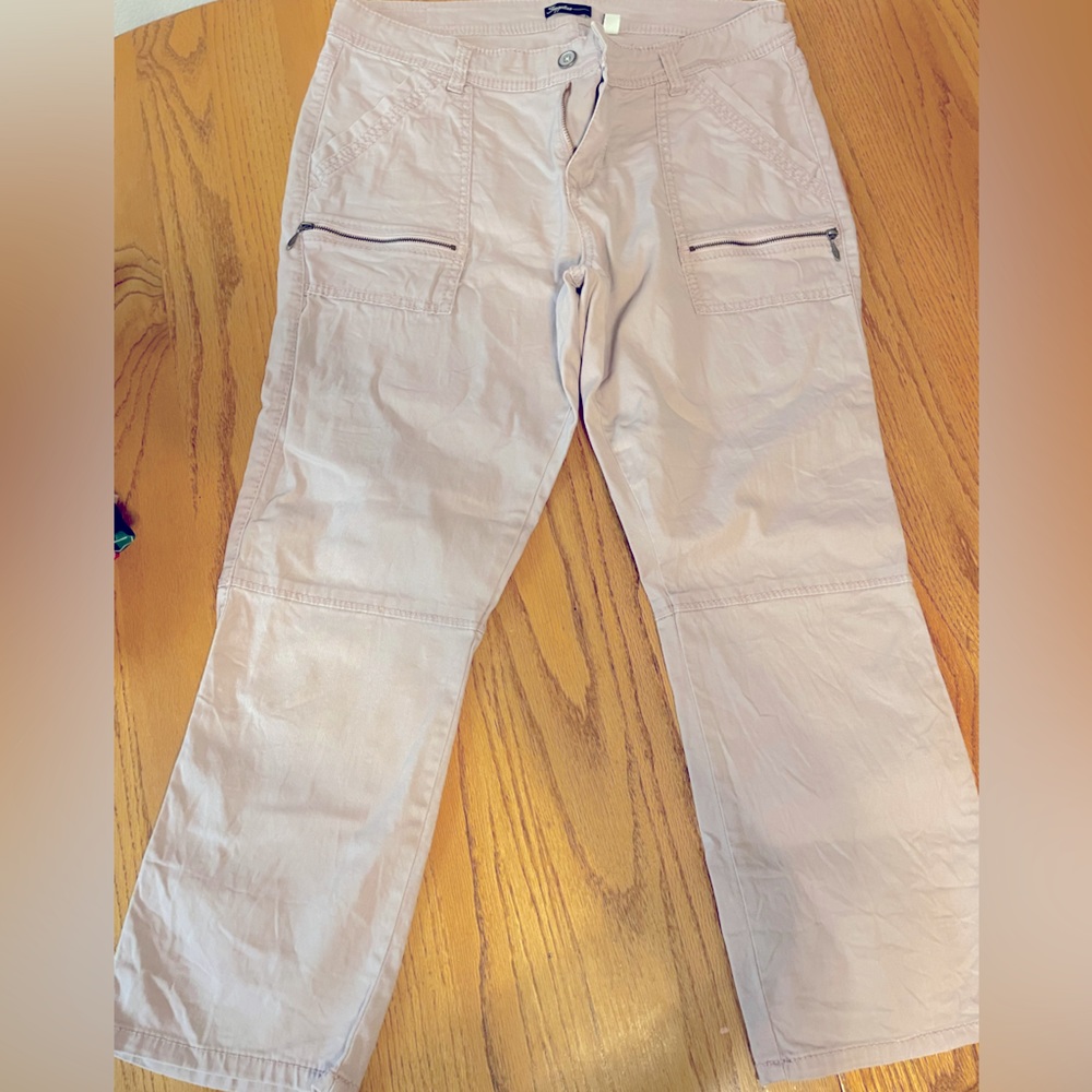 Mauve colored straight-leg cropped/capris- good condition